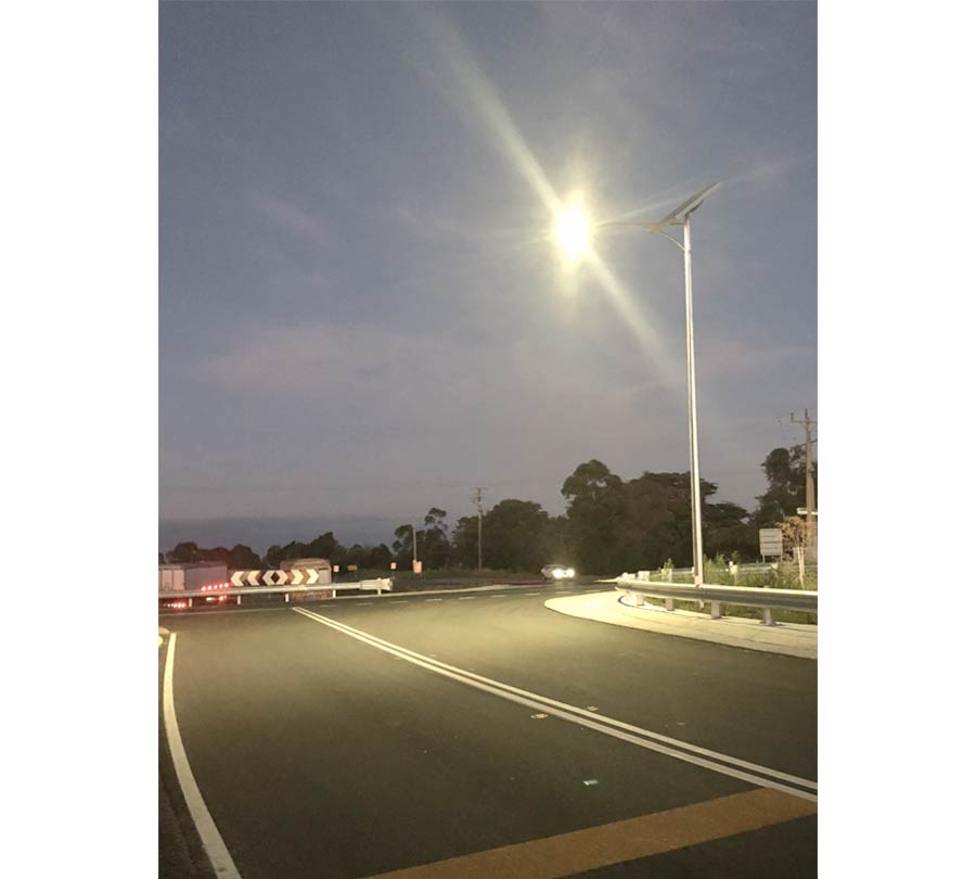 Roadway Solar V-LED Light