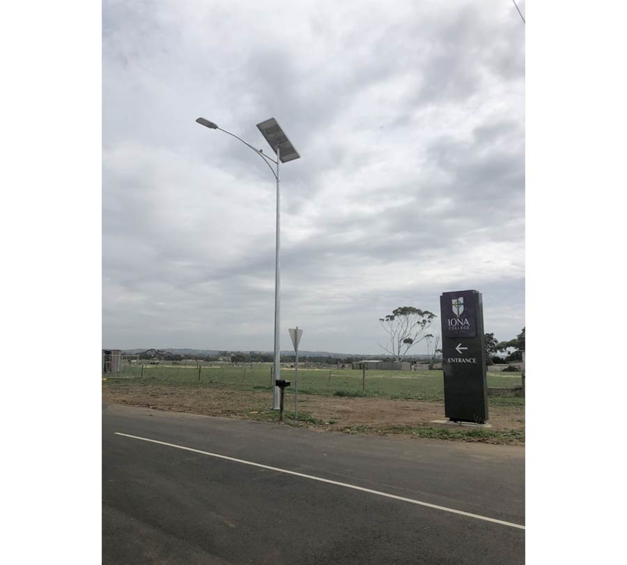 Roadway Solar V-LED Light