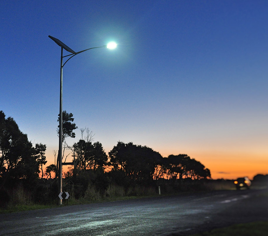 Roadway Solar V-LED Light