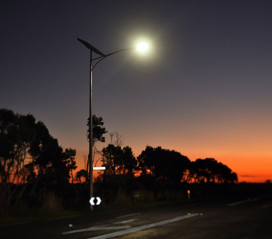 Roadway Solar V-LED Light