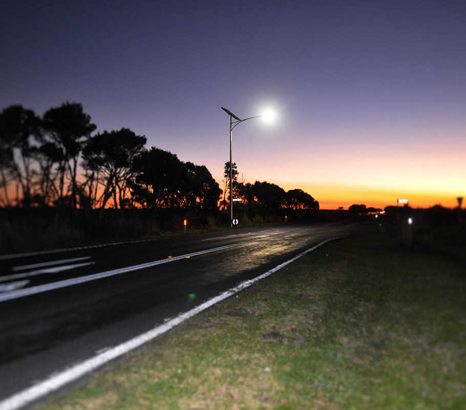 Roadway Solar V-LED Light