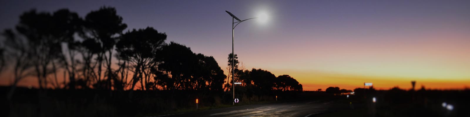 Roadway Solar V-LED Light